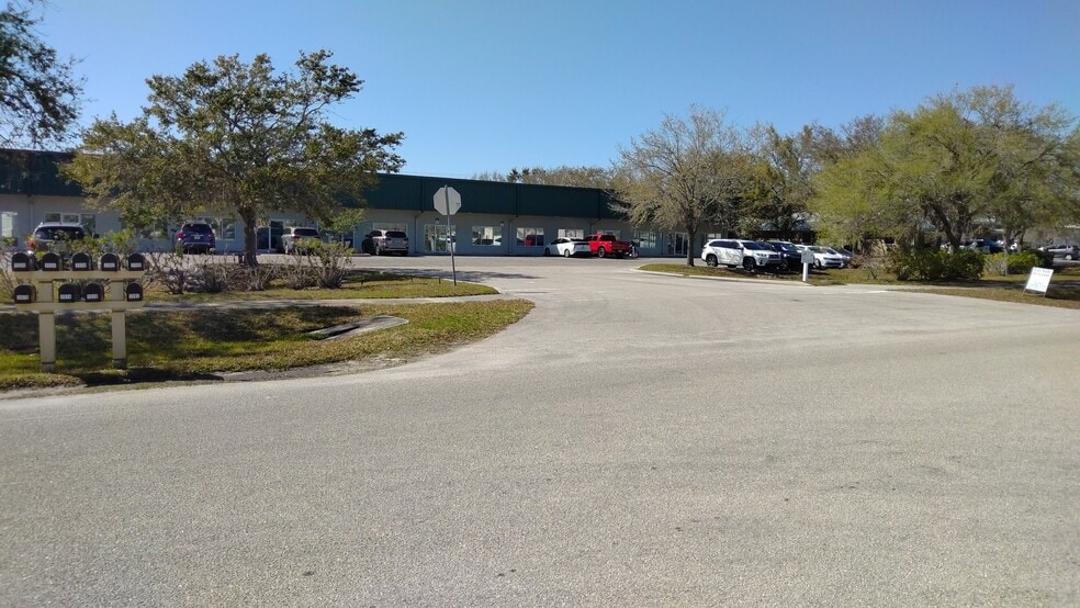 More Photos Of 1550-1582 Global Ct, Sarasota Light Manufacturing For Sale