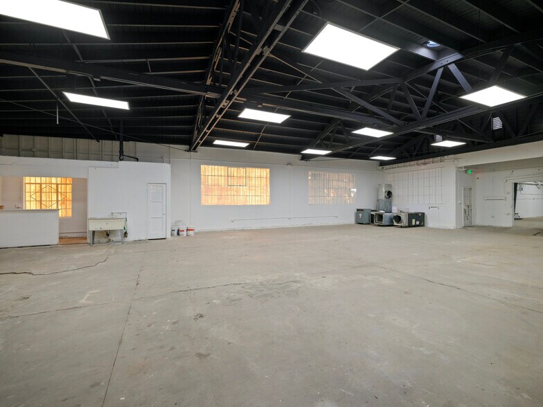 More Photos Of 2215 Randolph St, Huntington Park Manufacturing For Sale