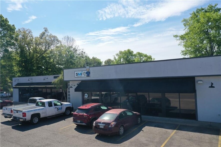 More Photos Of 302 E Parkway Dr, Russellville General Retail For Sale