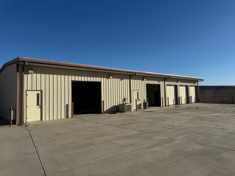 More Photos Of 36184 1st St, Yermo Warehouse For Lease