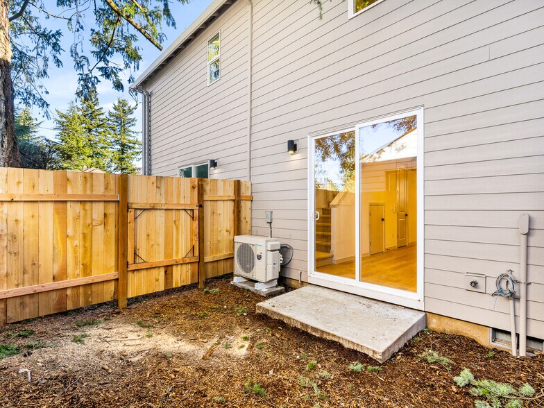 More Photos Of 7468 Tolman St, Portland Multifamily For Sale