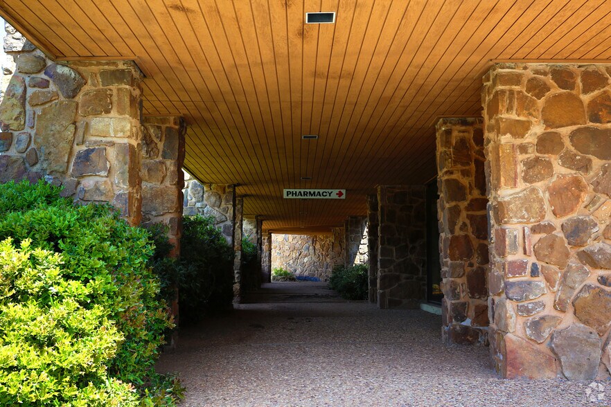 More Photos Of 1309 S Holly Ave, Yukon Medical For Lease