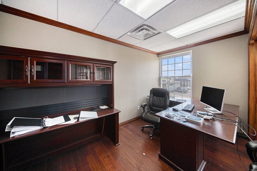 More Photos Of 35540 W Michigan Ave, Wayne Office For Sale