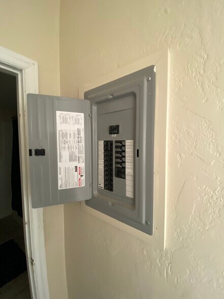 More Photos Of 8329 Delaware Ave, Upper Darby Service For Sale