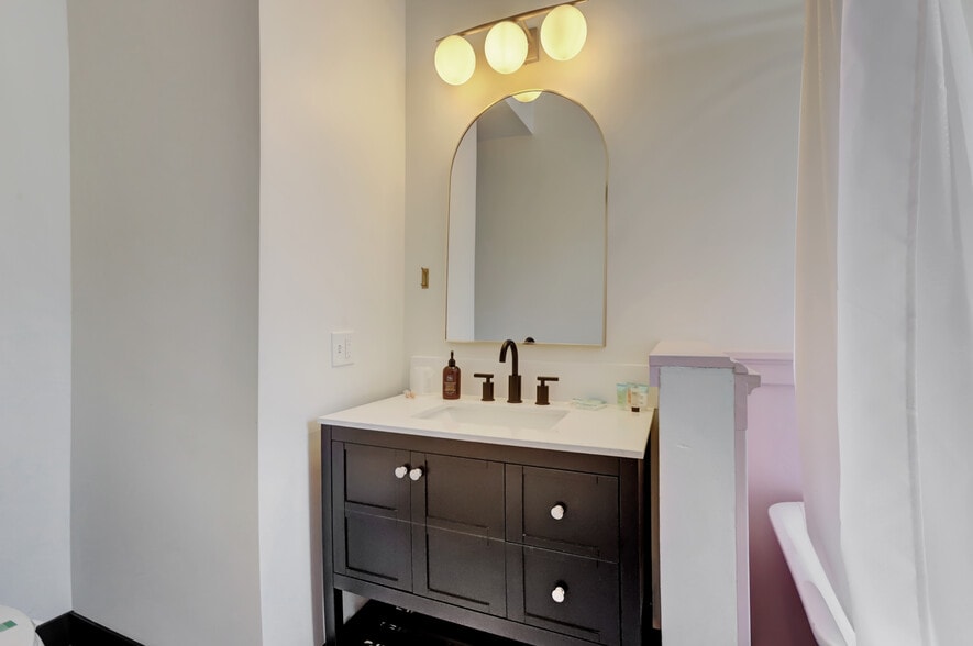 More Photos Of 233 Broad St, Nevada City Hotel For Sale