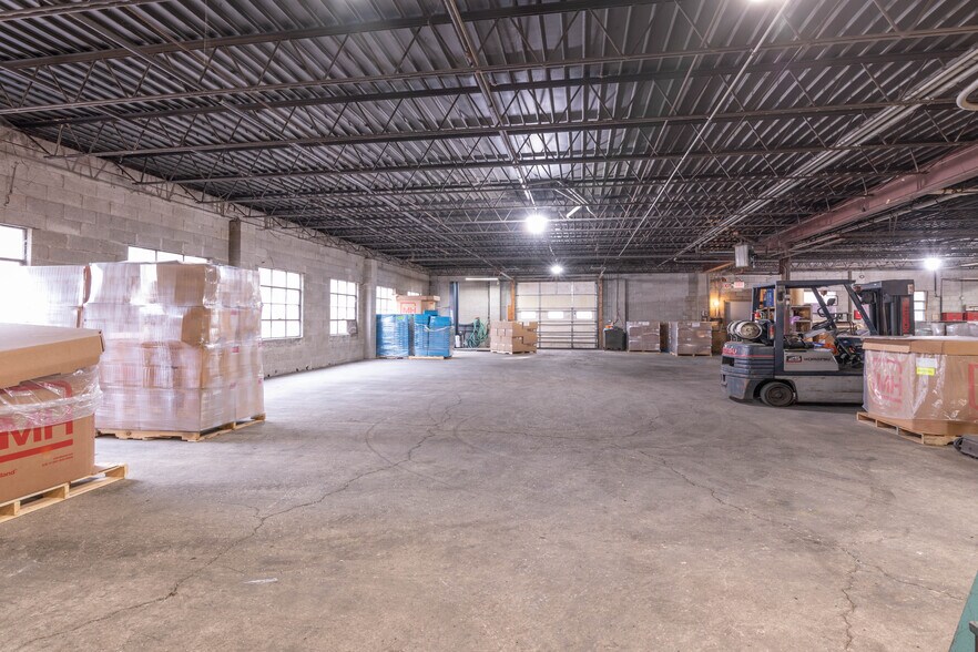 More Photos Of 726 S Broadway, Aurora Warehouse For Sale