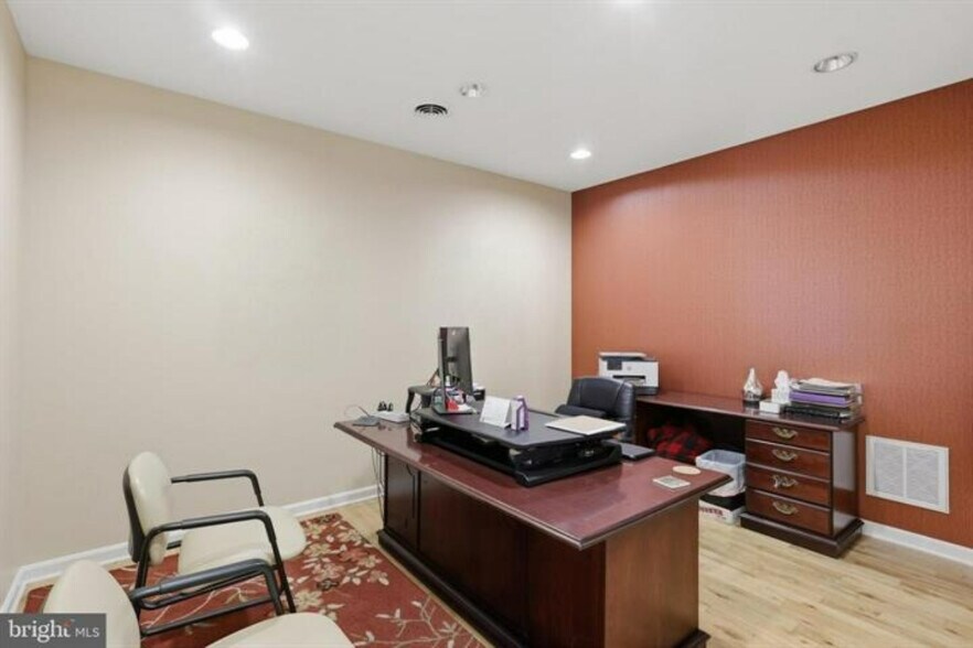 More Photos Of 23 S Colonial Dr, Hagerstown Office For Sale
