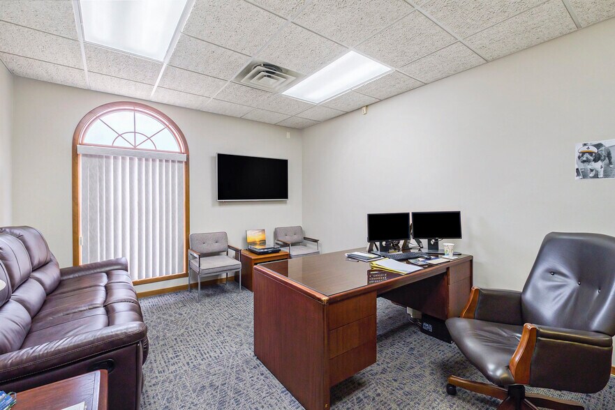 More Photos Of 1063 W Hill Rd, Flint Medical For Sale