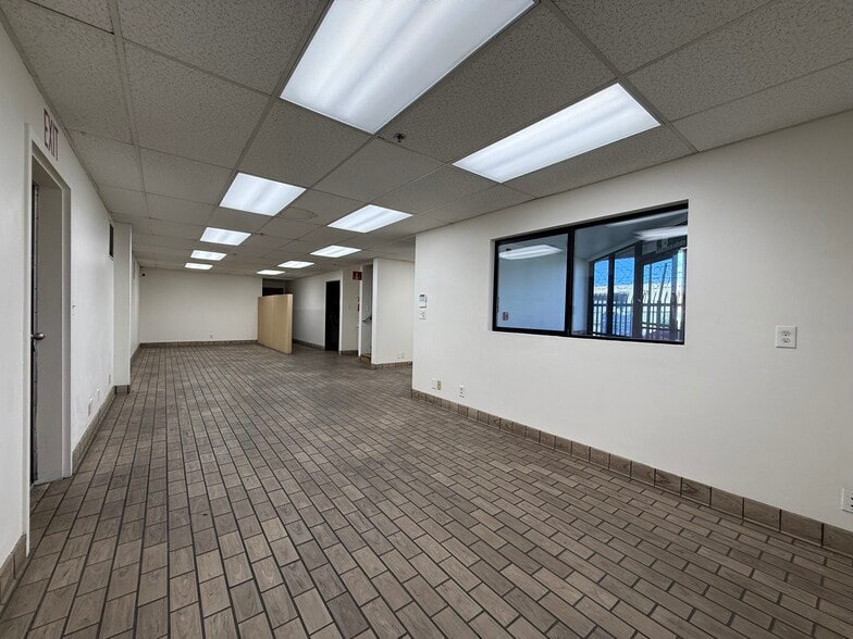 More Photos Of 2280 E Curry St, Long Beach Manufacturing For Lease
