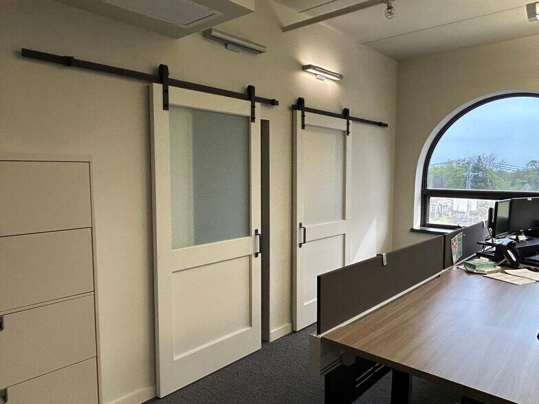 More Photos Of 275 N York St, Elmhurst Medical For Lease