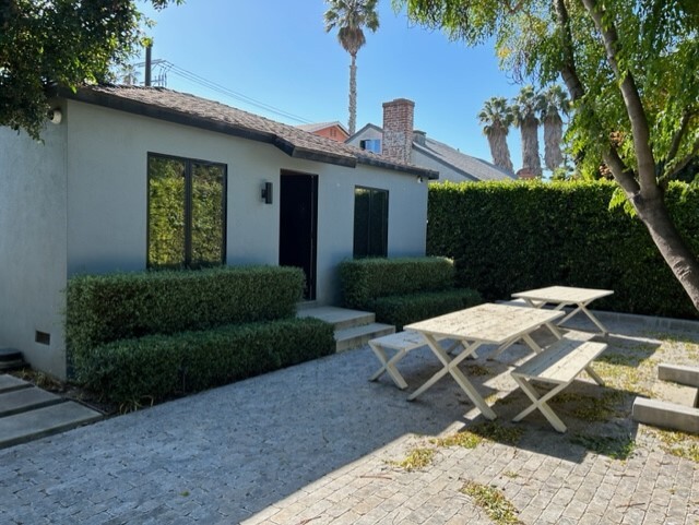 Primary Photo Of 860 Brooks Ave, Venice Office For Lease