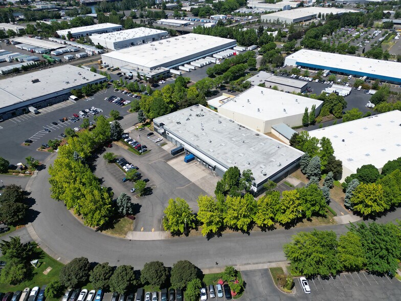 More Photos Of 6121 N Cutter Cir, Portland Warehouse For Lease