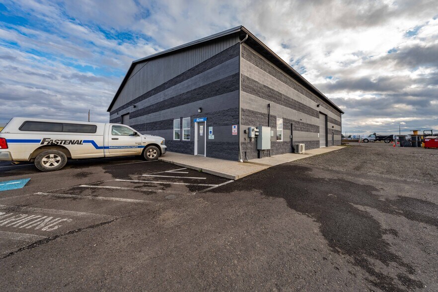 More Photos Of 1918 Bobcat Way, White City Warehouse For Sale