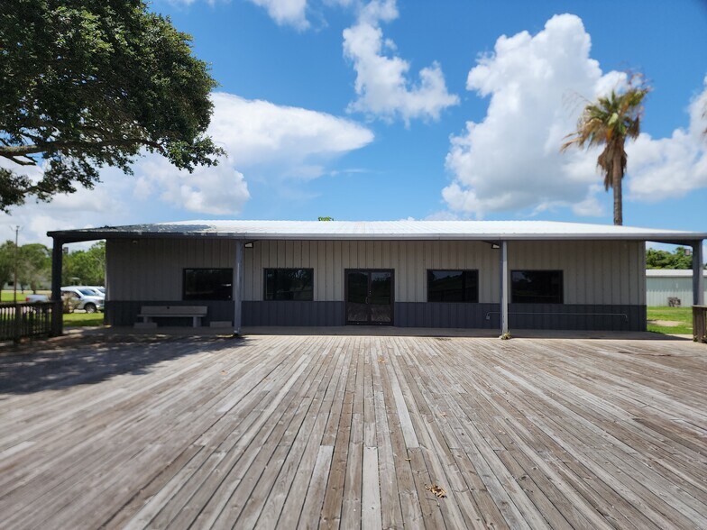 Primary Photo Of 1219 Walnut St, La Marque Industrial For Lease