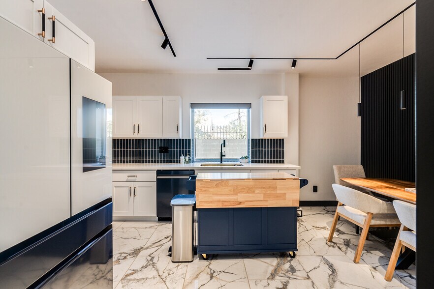 More Photos Of 1140 N Rosemont Blvd, Tucson Research And Development For Sale