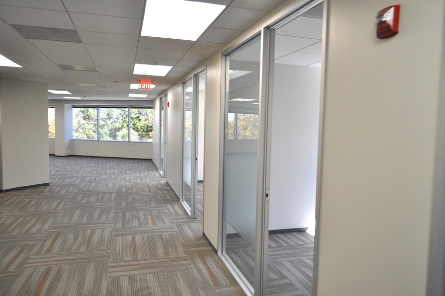 More Photos Of 2010 Corporate Ridge Rd, McLean Office For Lease