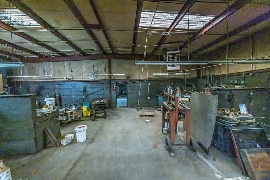 More Photos Of 1617 Benning Dr, Columbus Warehouse For Sale