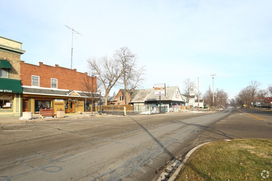 More Photos Of 132 N Main St, Brooklyn Freestanding For Sale