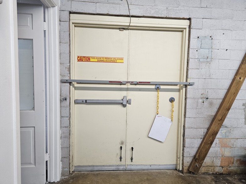 More Photos Of 8309-8323 McCullough Ave, San Antonio Freestanding For Lease