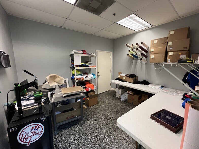 More Photos Of 550 Kane Ct, Oviedo Warehouse For Lease