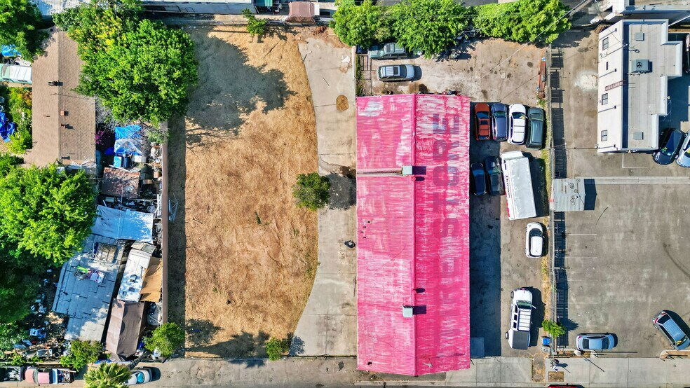 More Photos Of 27 E Birch Ave, Fresno Service For Lease