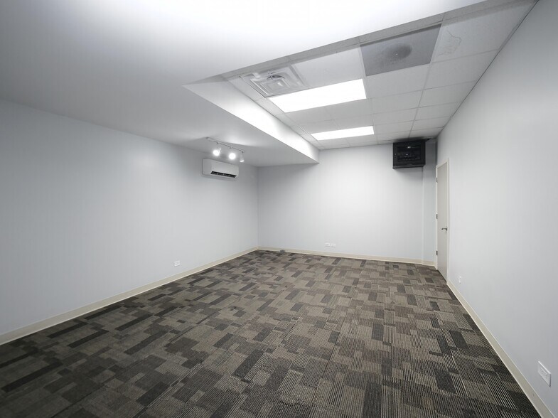 More Photos Of 7300 N Cicero Ave, Lincolnwood Loft Creative Space For Sale