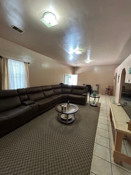 More Photos Of 2040 S Lake Dr, Lexington Light Distribution For Sale