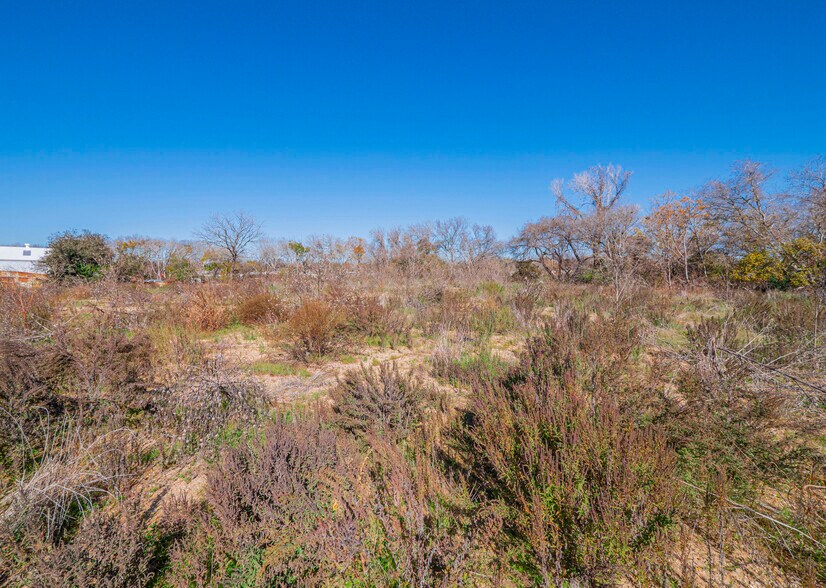 More Photos Of 1561 Pierce Street, Luling Land For Sale