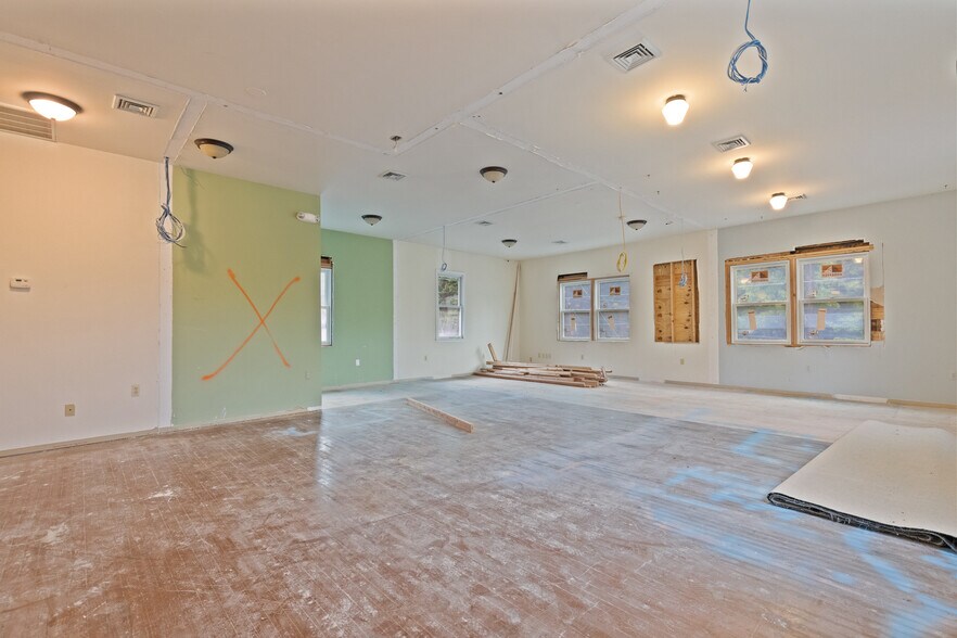 More Photos Of 15 Hamburg Tpke, Bloomingdale Office For Sale