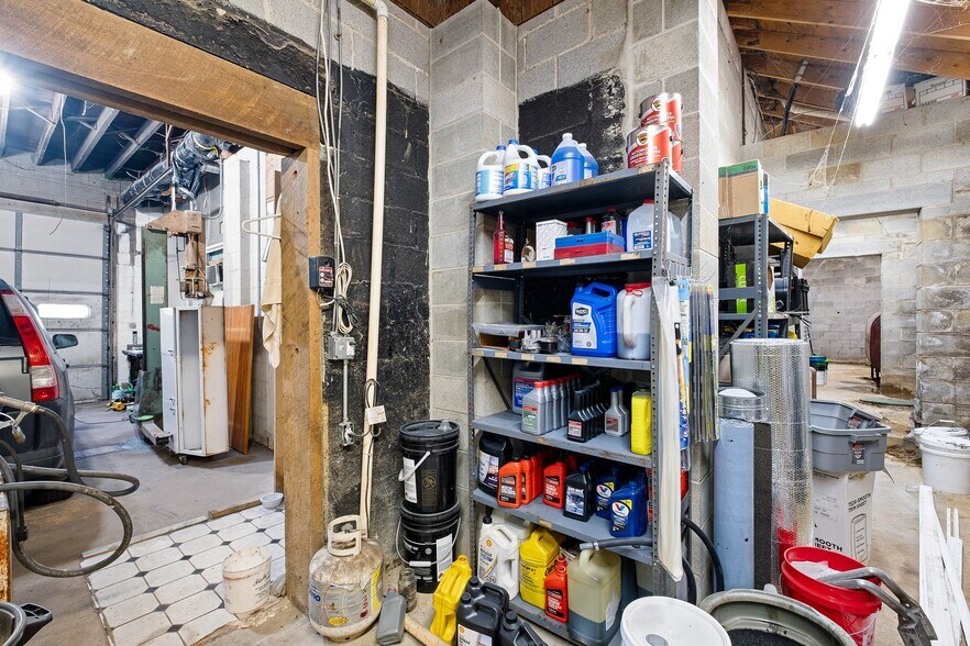 More Photos Of 2913 Creek Rd, Yorklyn Specialty For Sale