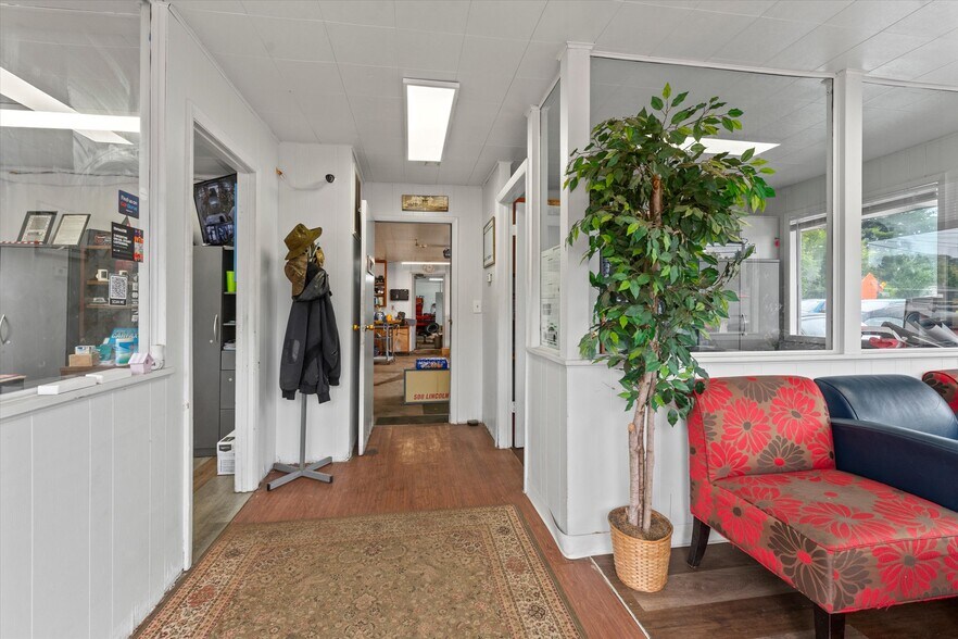 More Photos Of 508 Lincolnway W, Osceola Auto Dealership For Sale