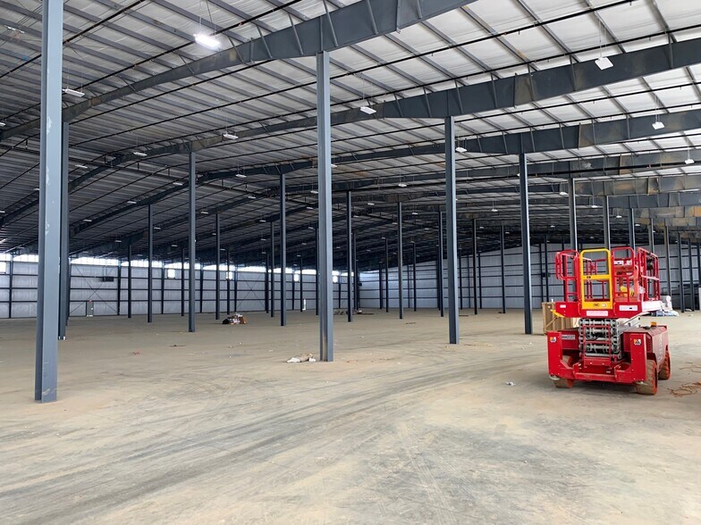 More Photos Of 175 Orr Ave, Opelika Distribution For Lease