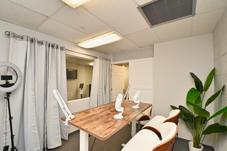 More Photos Of 10903 Indian Head Hwy, Fort Washington Office For Lease