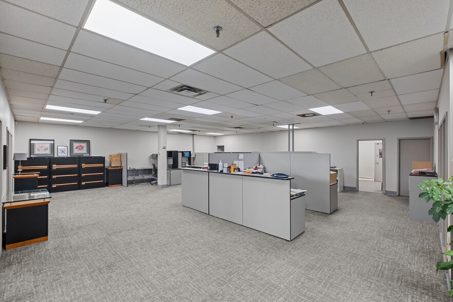 More Photos Of 20 Voyager Ct, Toronto Warehouse For Sale