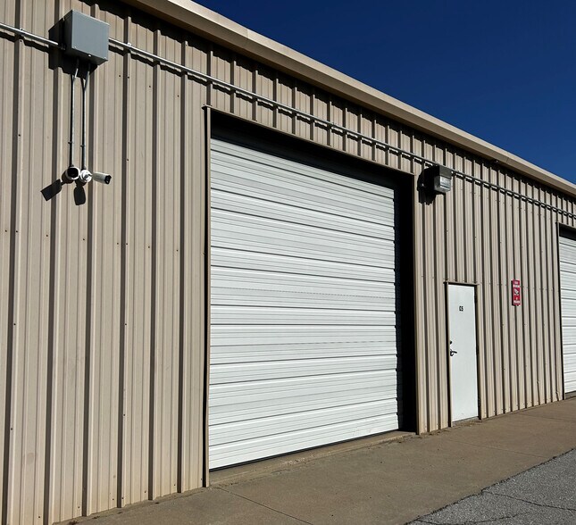 Primary Photo Of 1247-1255 N Garnett Rd, Tulsa Warehouse For Lease