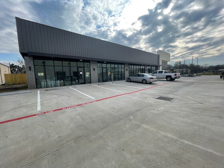 More Photos Of 4215 S Main St, Stafford Showroom For Sale