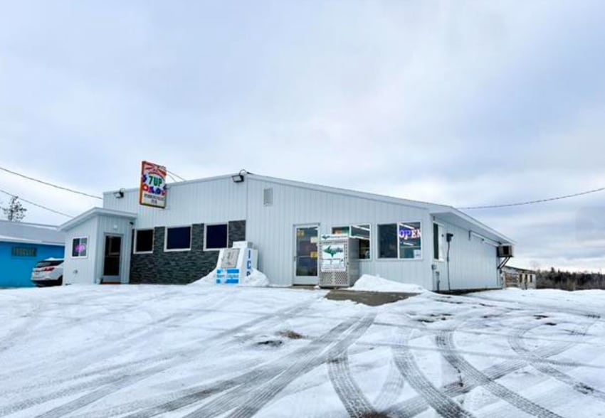 Primary Photo Of W629 M69 rd @ m69, Bark River Restaurant For Sale