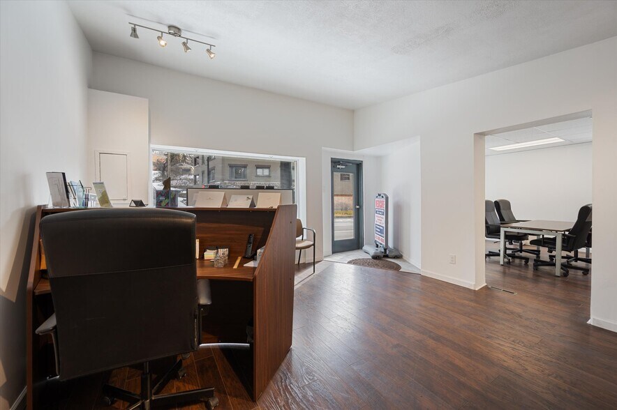 More Photos Of 2404 Saw Mill Run Blvd, Pittsburgh Storefront For Sale