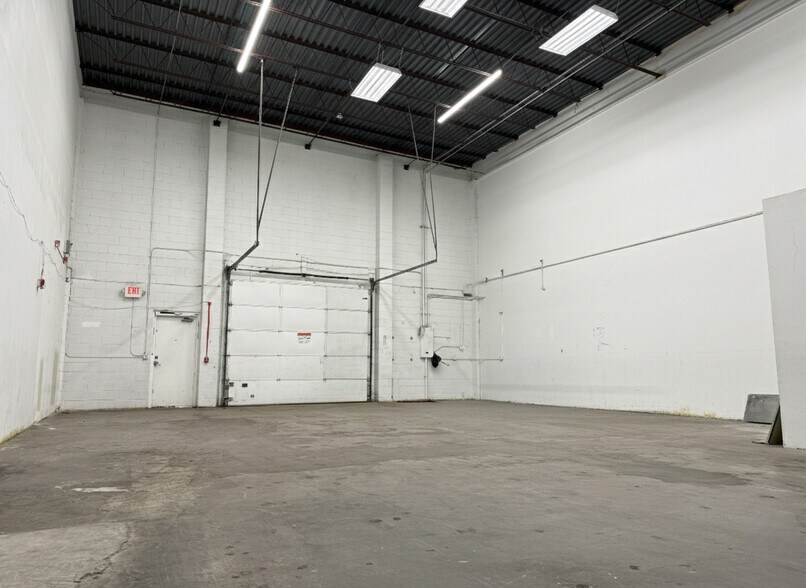 More Photos Of 8884 Federal Blvd, Federal Heights Warehouse For Lease
