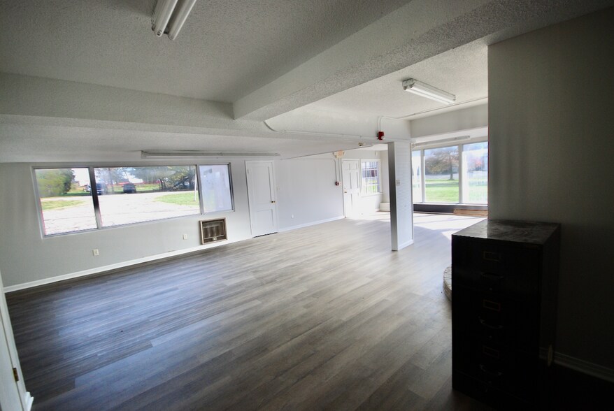 More Photos Of 1651 Hollywood Dr, Jackson Office For Sale
