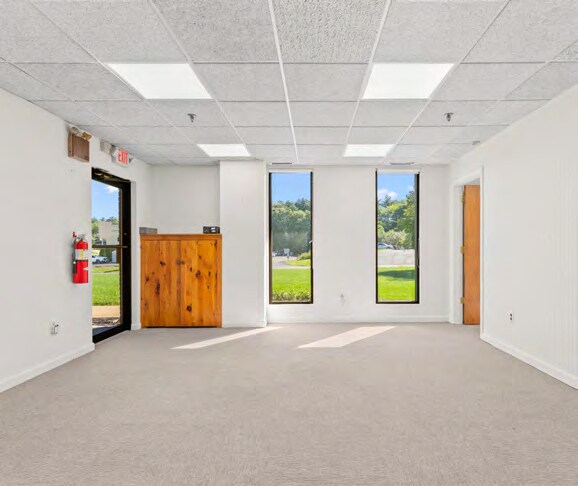 More Photos Of 20 Scotland Blvd, Bridgewater Warehouse For Lease