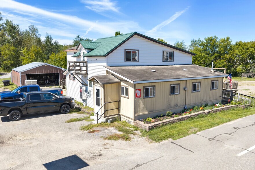More Photos Of 621 Bissell St, White Lake Restaurant For Sale