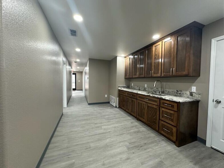More Photos Of 4424 W 8th St, Odessa Industrial For Lease