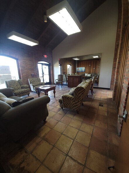 More Photos Of 2323 N Walton Walker Blvd, Dallas Office For Sale