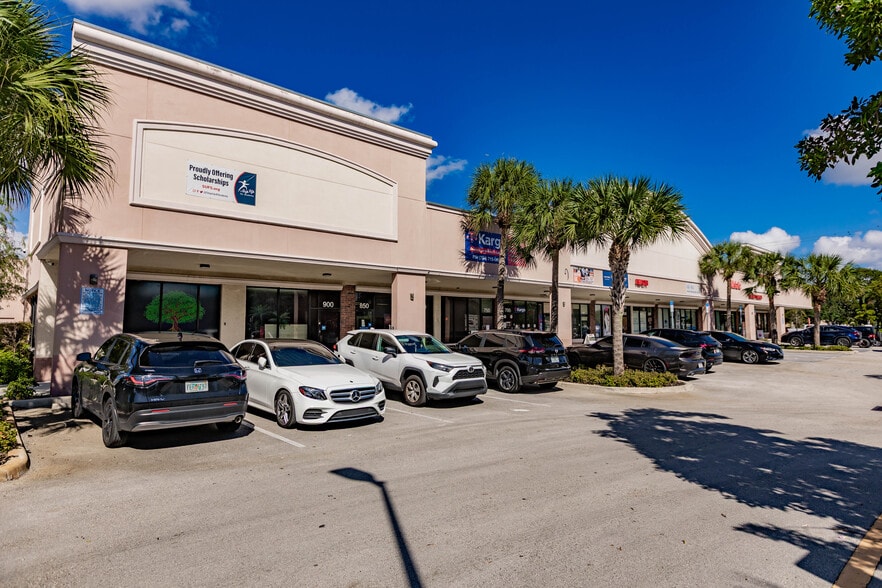More Photos Of 8053 W Oakland Park Blvd, Sunrise Storefront For Sale