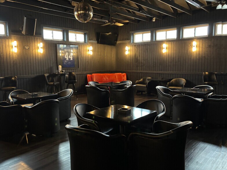 More Photos Of 4030 Coldwater Rd, Fort Wayne Bar For Sale