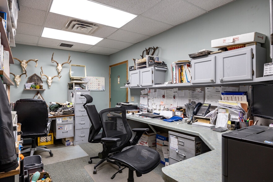 More Photos Of 1375 N Shawano St, New London Flex For Sale