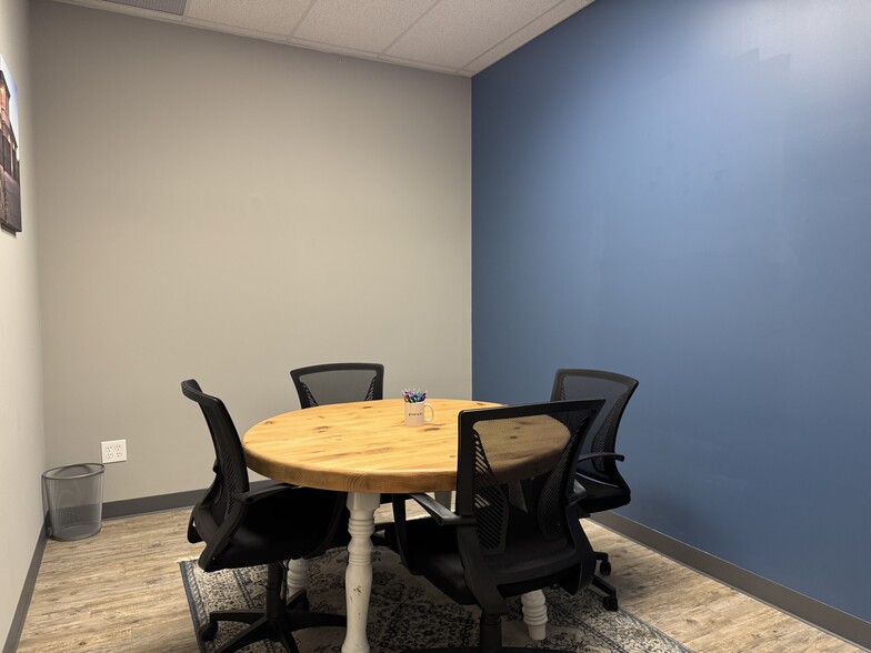 More Photos Of 55951 Gratiot Ave, Chesterfield Office For Sale