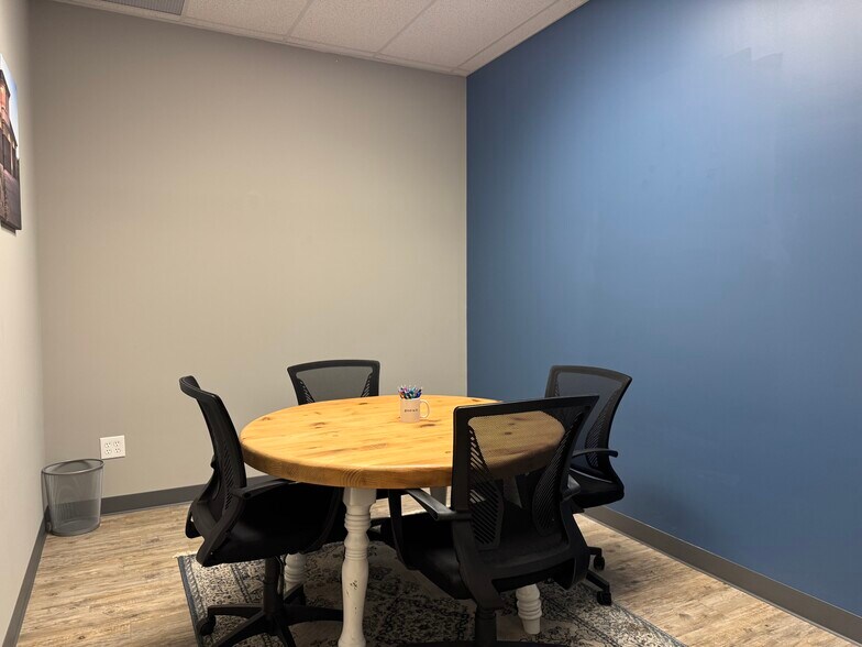 More Photos Of 55951 Gratiot Ave, Chesterfield Office For Sale