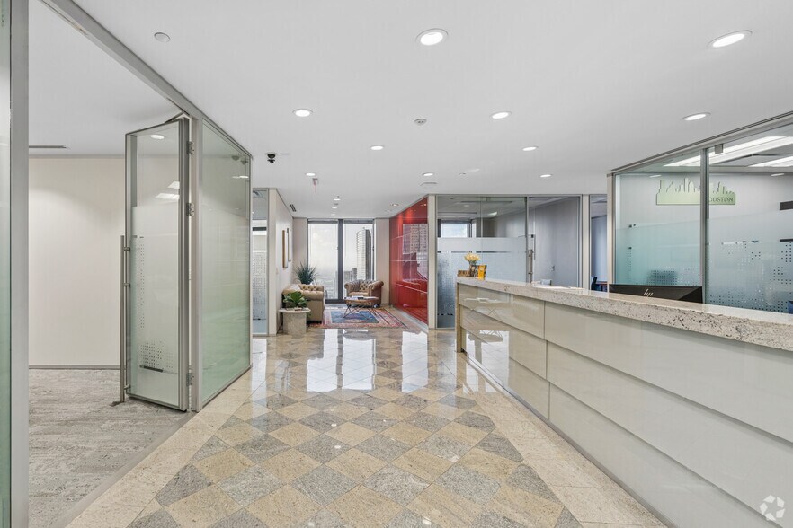 More Photos Of 700 Louisiana St, Houston Coworking Space